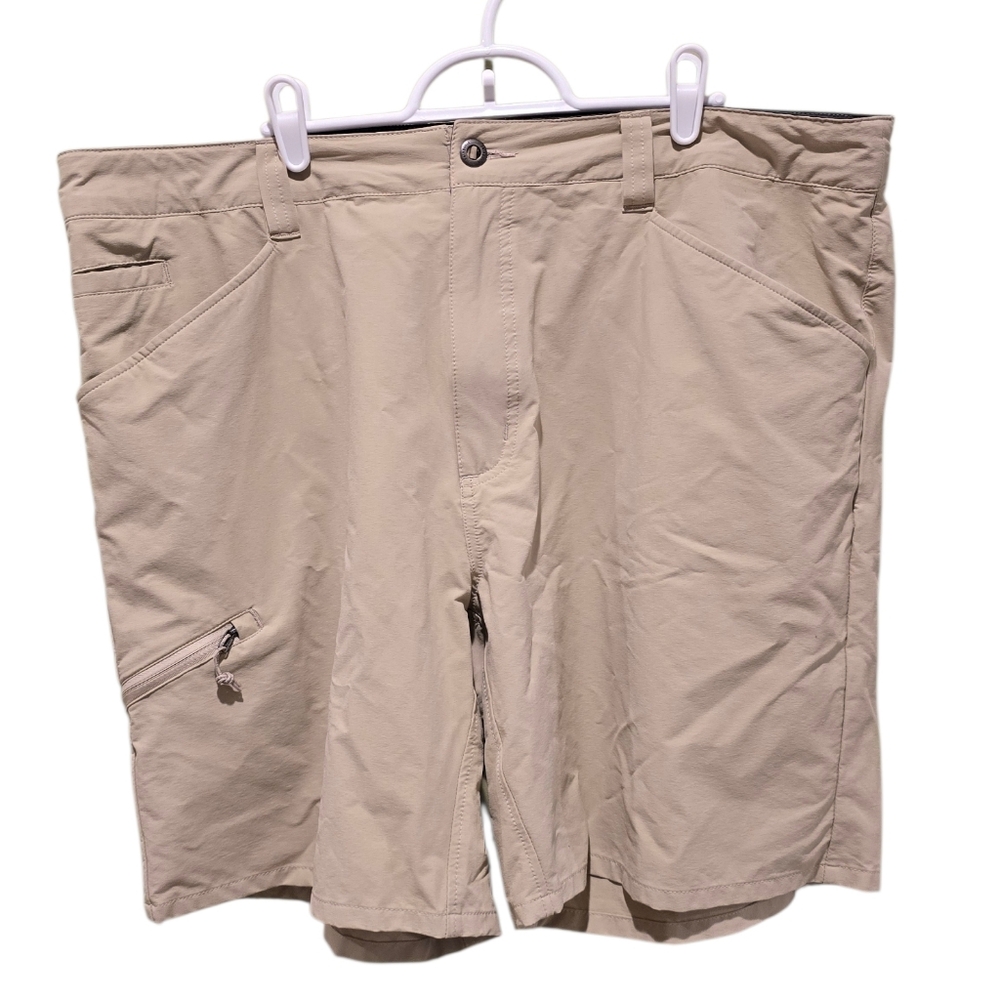 Patagonia Men's Beige Quandry Cargo Shorts Size 40
